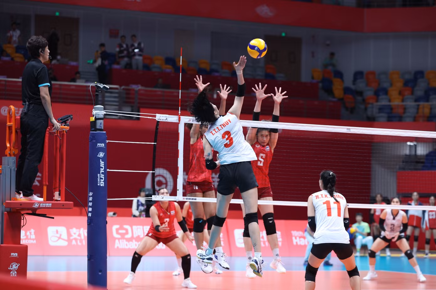 Việc phụ thuộc nhiều vào Thanh Thuý cũng khiến Việt Nam khó tạo bất ngờ trước Thái Lan. (ảnh Nhật Nhật)