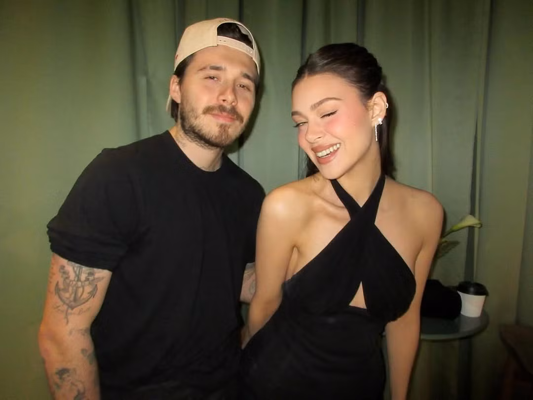 Brooklyn và Nicola bị cáo buộc lấy Kim làm cái cớ biện minh cho việc xa cách gia đình Beckham. Ảnh: IG. Brooklyn và Nicola bị cáo buộc lấy Kim làm cái cớ biện minh cho việc xa cách gia đình Beckham. Ảnh: IG.
