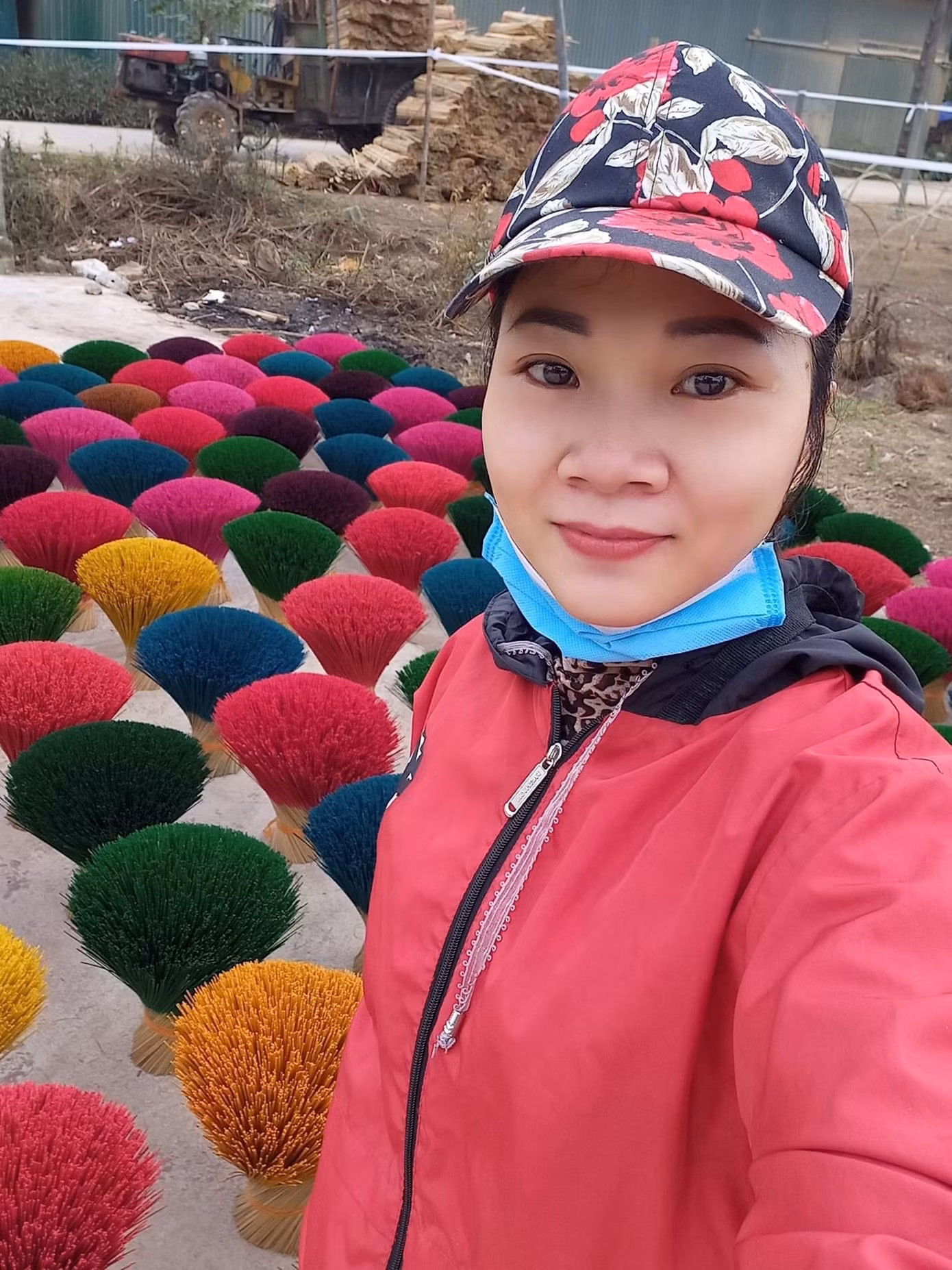 Chị Đào Thị Lý tại làng nghề