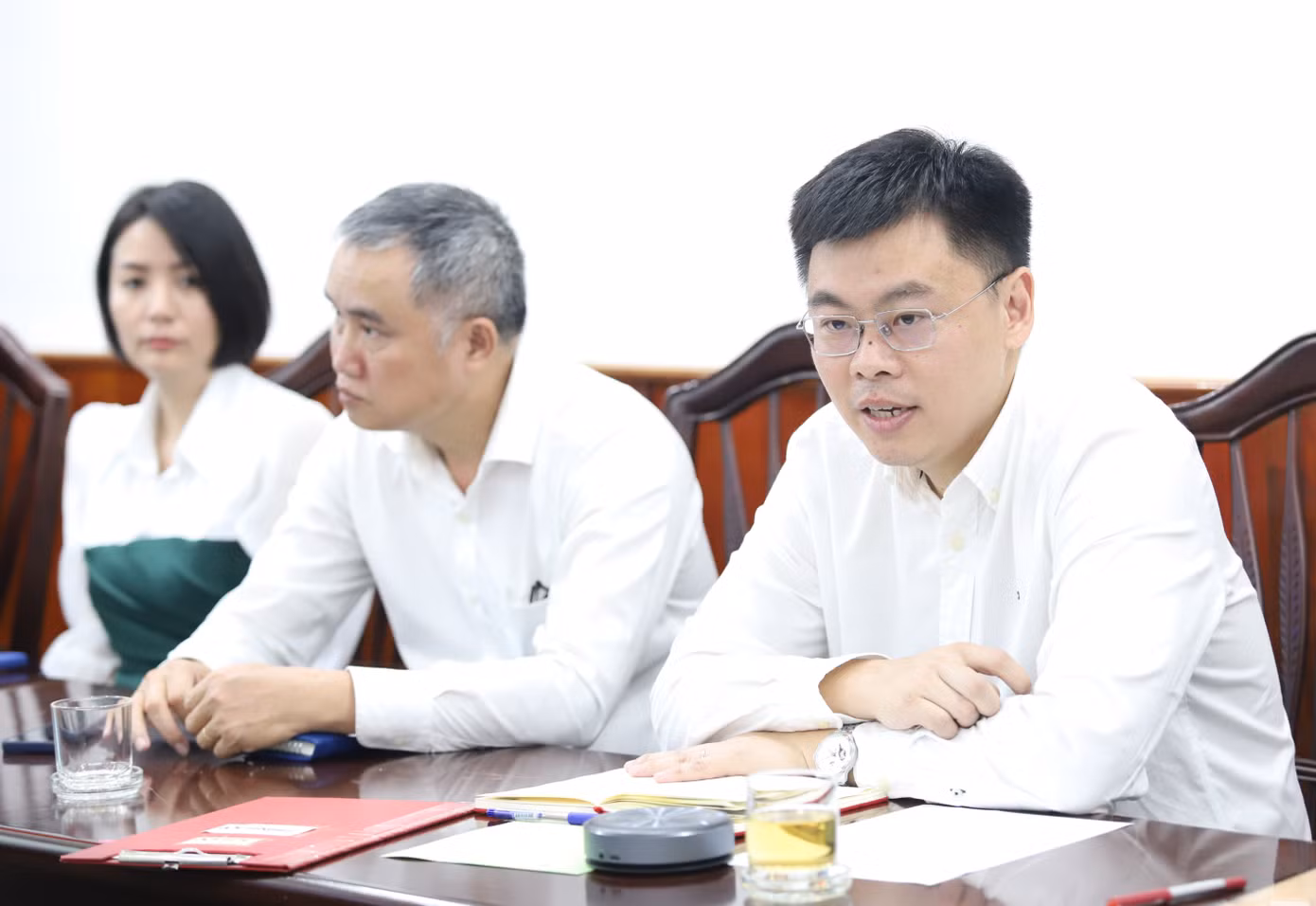 TS Trương Minh Huy Vũ, Viện trưởng Viện Nghiên cứu phát triển TPHCM chủ trì buổi tọa đàm. Ảnh: Ngô Tùng