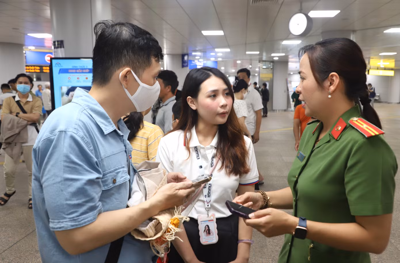 Đại tá Ngô Xuân Thọ, Trưởng phòng Phòng Cảnh sát Quản lý hành chính về trật tự xã hội (PC06) – Công an TPHCM, nói hoạt động này nhằm giúp công dân đang cư trú trên địa bàn TPHCM được được cấp thẻ căn cước, tài khoản định danh điện tử kết hợp trong quá trình sử dụng phương tiện công cộng tại các nhà ga của tuyến metro số 1.