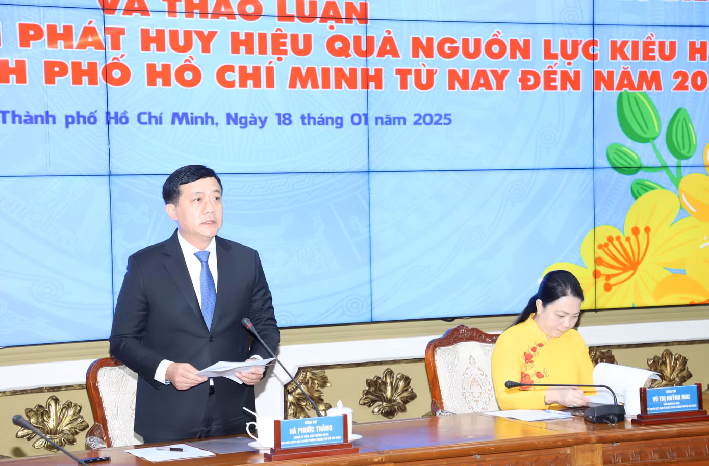 Ông Hà Phước Thắng thông tin tại buổi gặp gỡ kiều bào. Ảnh: Ngô Tùng. Ông Hà Phước Thắng thông tin tại buổi gặp gỡ kiều bào. Ảnh: Ngô Tùng.