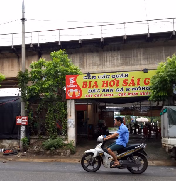 Hành lang đường sắt bị uy hiếp, cơ quan chức năng bất lực? ảnh 2