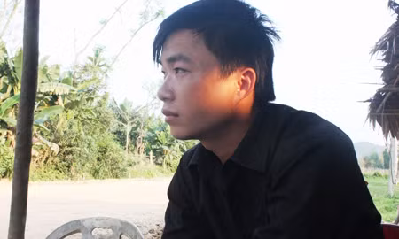 Phan Hợi đang kể với PV về quãng đời cơ cực trước kia.
