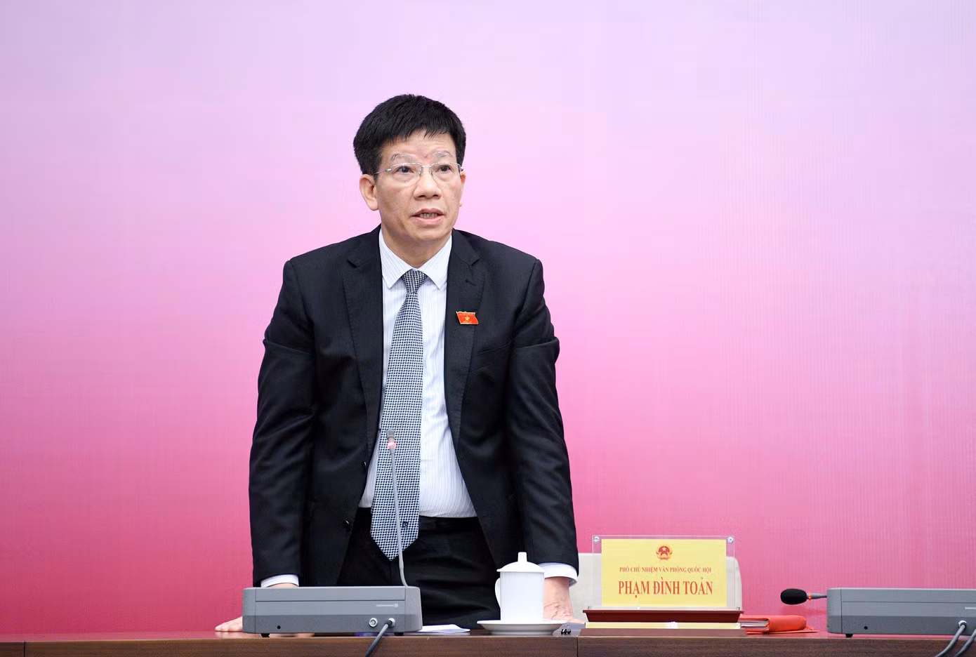 Ông Phạm Đình Toản, Phó Chủ nhiệm Văn phòng Quốc hội phát biểu chỉ đạo tại cuộc họp sáng 12/12.