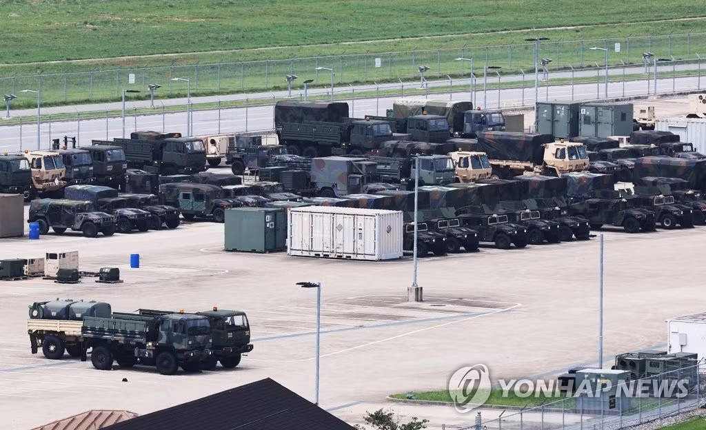 Các phương tiện tập kết tại Camp Humphreys ở Pyeongtaek, cách Seoul 60 km về phía nam. Ảnh: Yonhap Các phương tiện tập kết tại Camp Humphreys ở Pyeongtaek, cách Seoul 60 km về phía nam. Ảnh: Yonhap