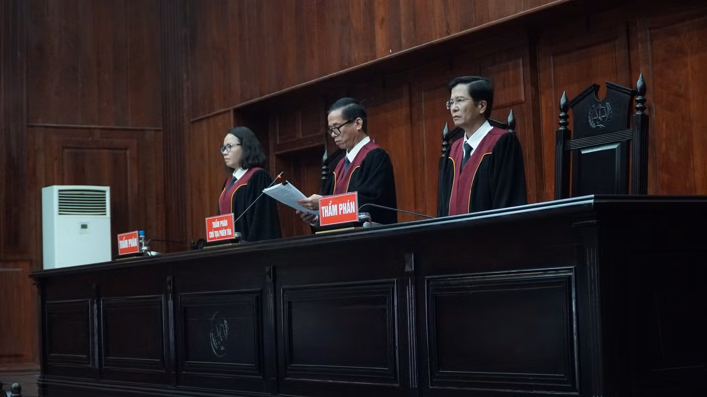 HĐXX cấp phúc thẩm đang tuyên án. HĐXX cấp phúc thẩm đang tuyên án.