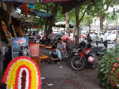 Dịch vụ làm vòng hoa viếng 