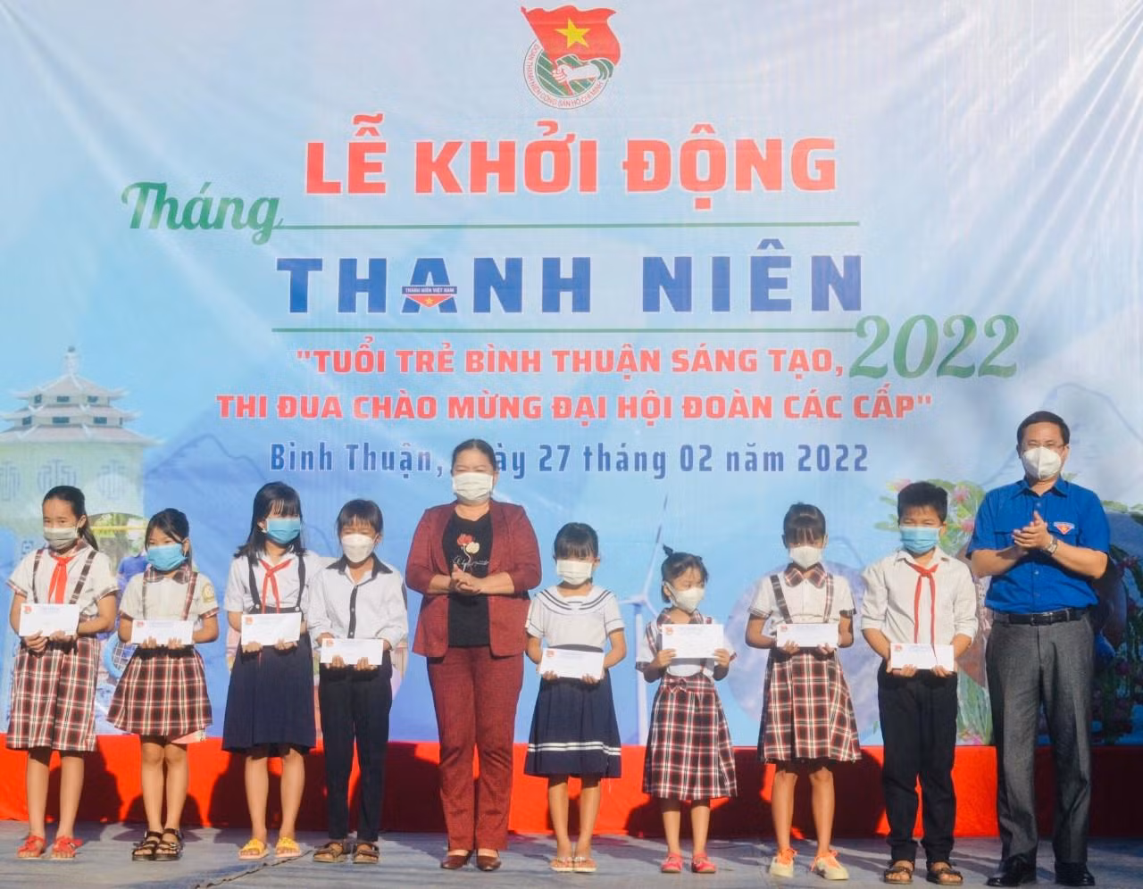 Trao học bổng cho thiếu nhi