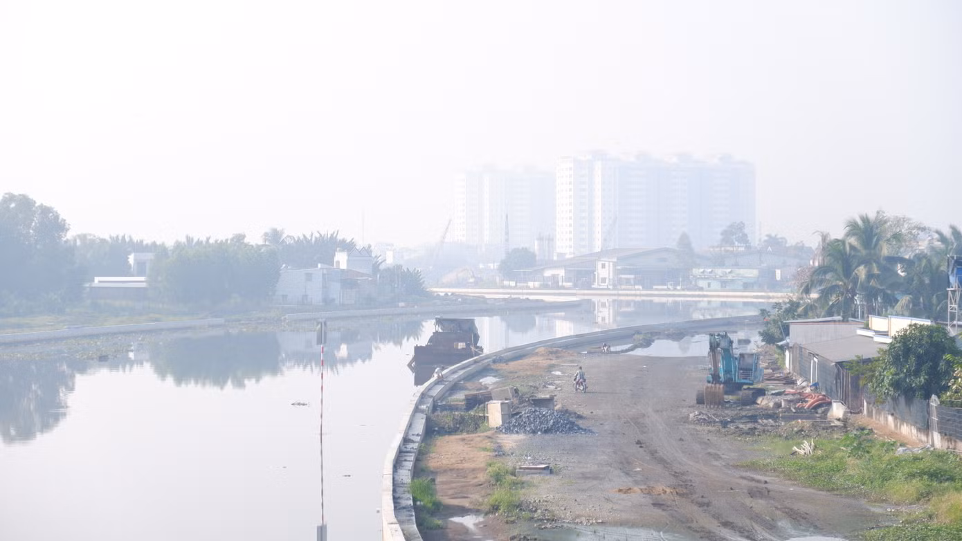 Trên công trường dự án kênh Tham Lương - Bến Cát - rạch Nước Lên (đoạn qua quận Bình Tân). Ảnh: Hữu Huy
