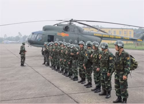 Quán triệt nhiệm vụ trước giờ thực hành 