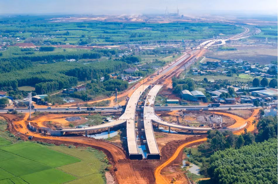 Tuyến đường T1 và T2 thuộc Gói thầu 6.12 - dự án Sân bay Long Thành, do liên danh Đèo Cả thực hiện.jpg