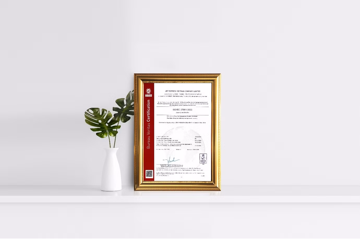 J&amp;T Express Việt Nam đạt được chứng nhận ISO/IEC 27001:2022