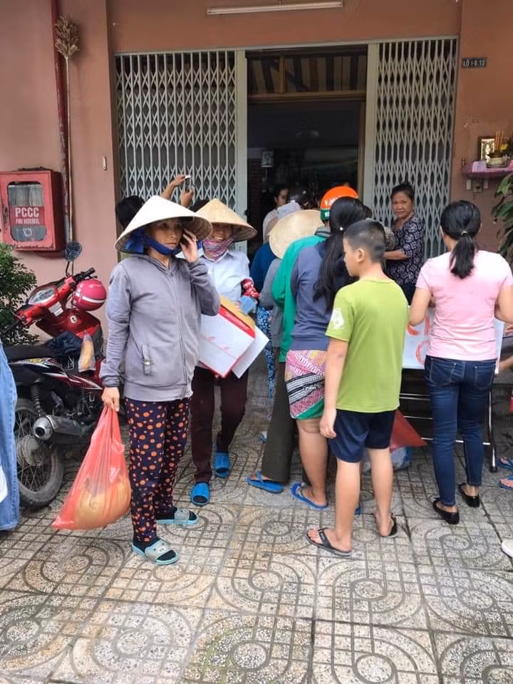 Phiên chợ 0 đồng của người thầy bí ẩn ảnh 3