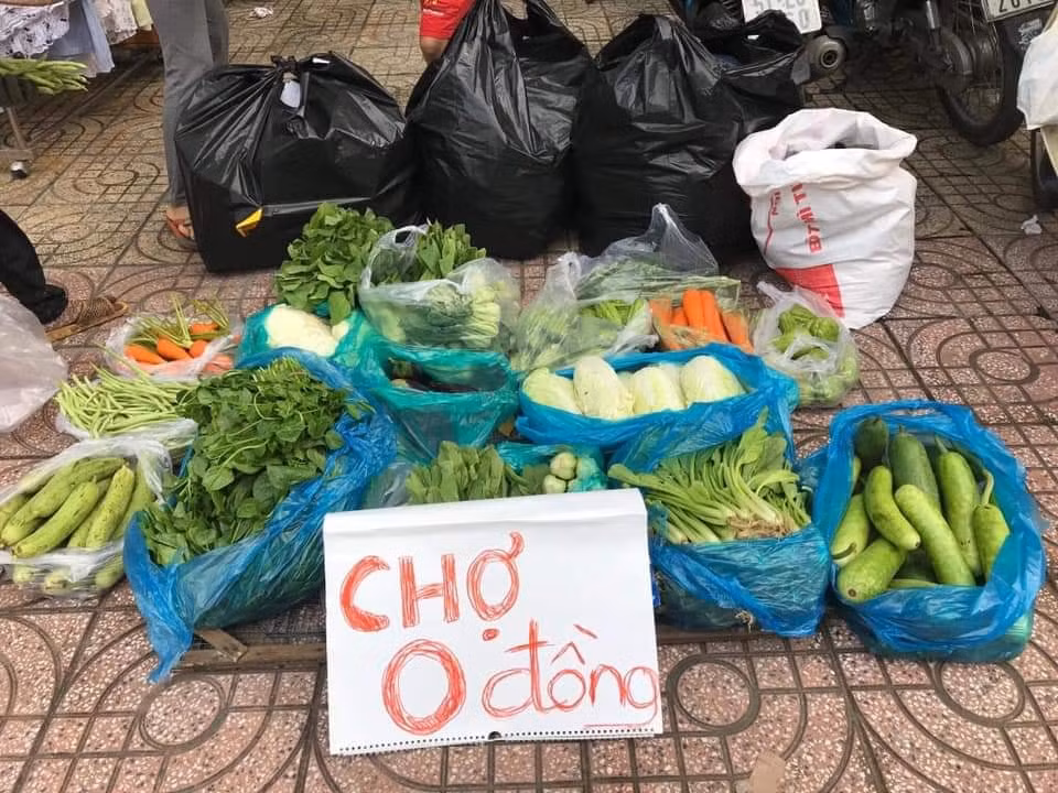 Phiên chợ 0 đồng của người thầy bí ẩn ảnh 1