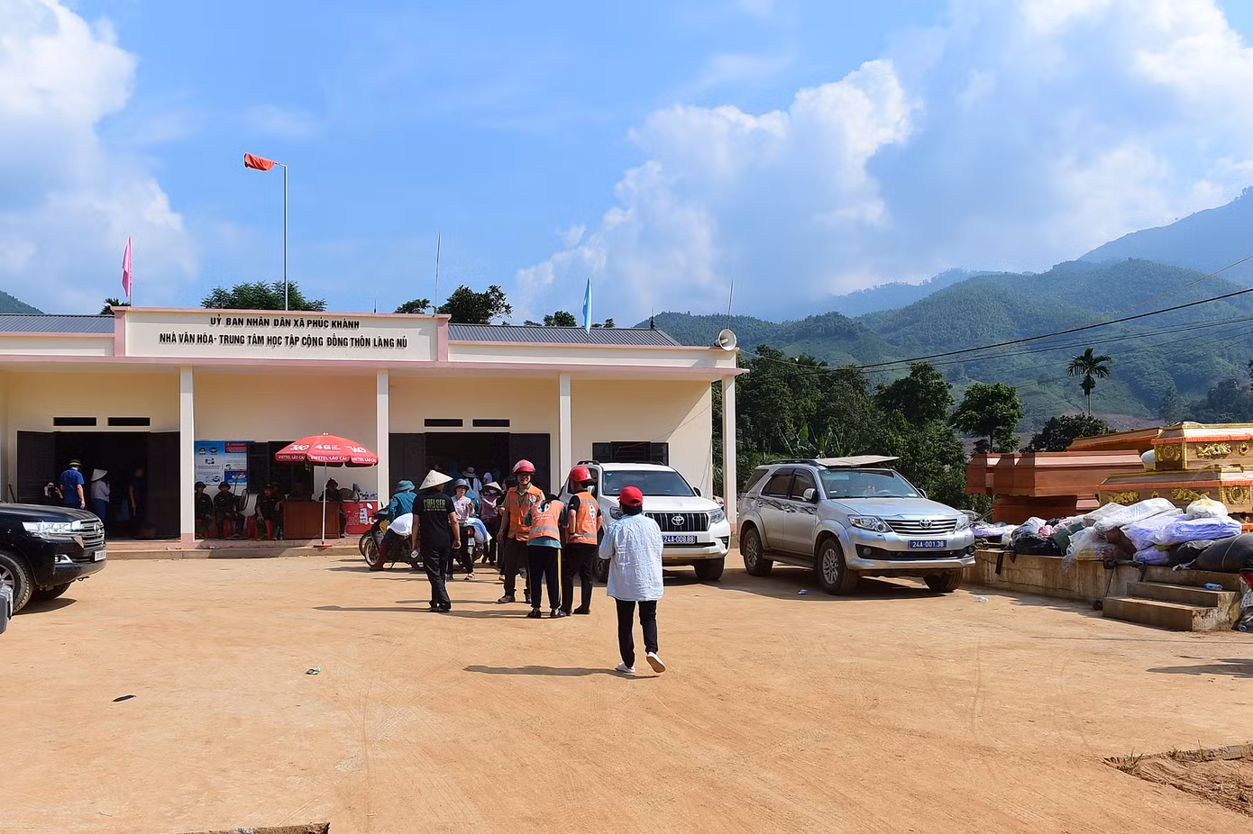 Nhà văn hoá thôn Làng Nủ chiều 15/9. Ảnh: Xuân Tùng