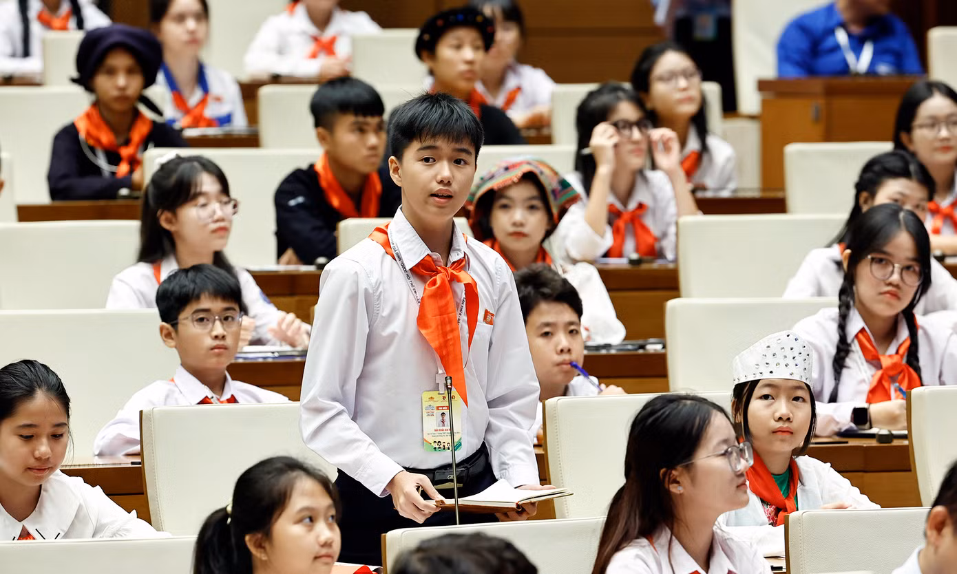 Các đại biểu tham gia phiên chất vấn Phiên họp giả định “Quốc hội trẻ em” lần thứ II. Ảnh: Như Ý