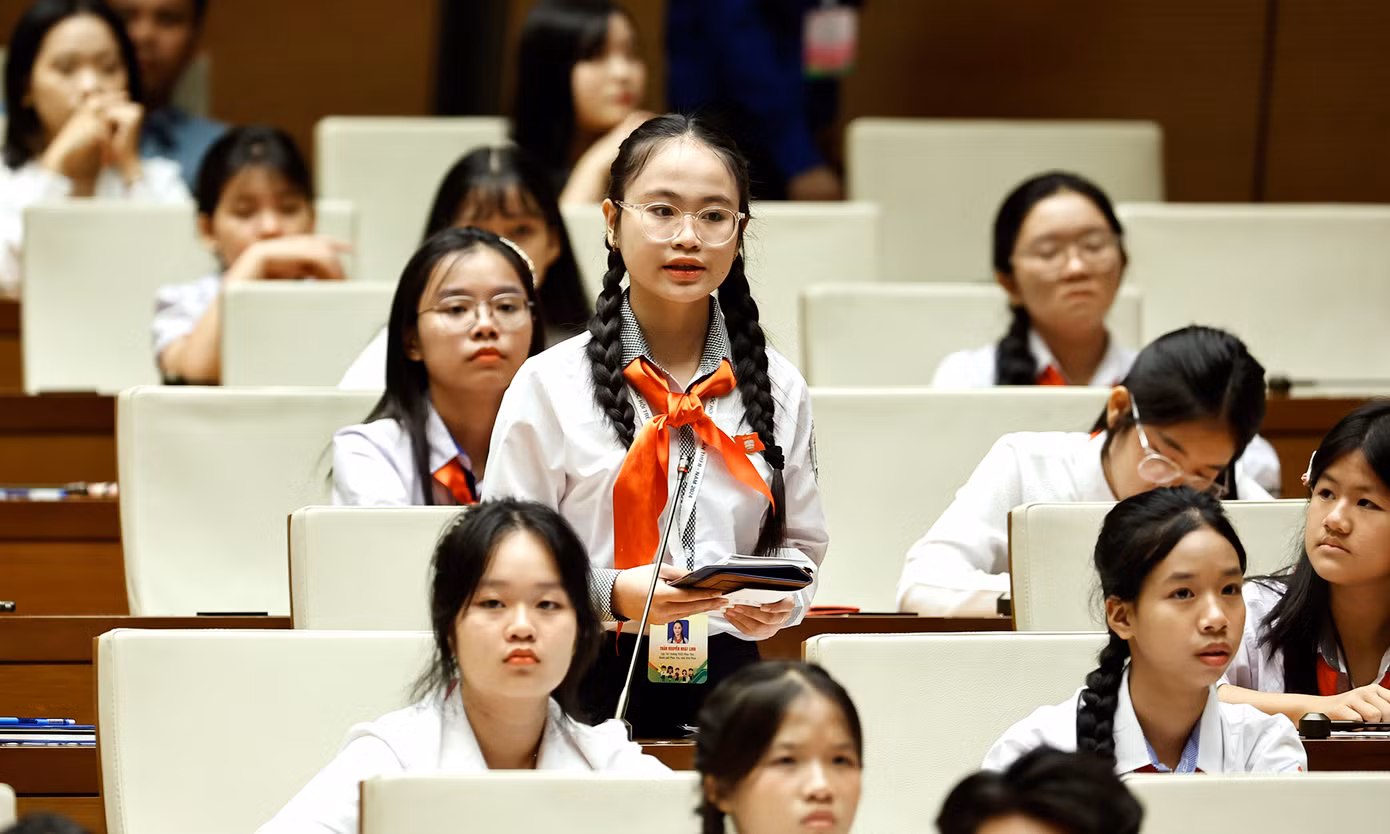 Các đại biểu tham gia phiên chất vấn Phiên họp giả định “Quốc hội trẻ em” lần thứ II. Ảnh: Như Ý