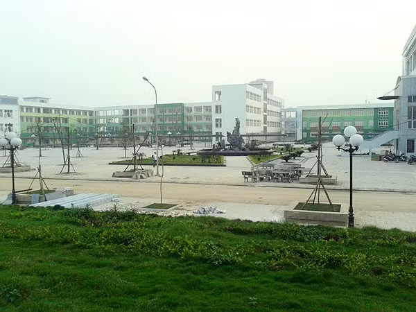 Trường THPT chuyễn Nguyễn Huệ mới rộng gấp 4 lần trường cũ với diện tích 5,6 ha ở La Khê, Hà Đông