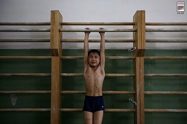 Chưa kể quãng thời gian tập huấn tăng cường và ép cân. Đó là khoảng thời gian khủng khiếp nhất với nhiều VĐV nhí