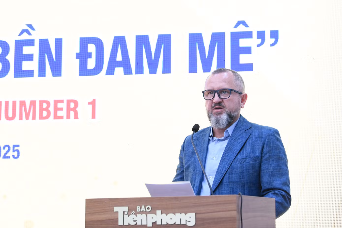 Ông Andrzej Tomasz Bialasiewicz - Tổng Giám đốc Marketing Công ty TNHH sản xuất thương mại dịch vụ Number One, chia sẻ tại chương trình.