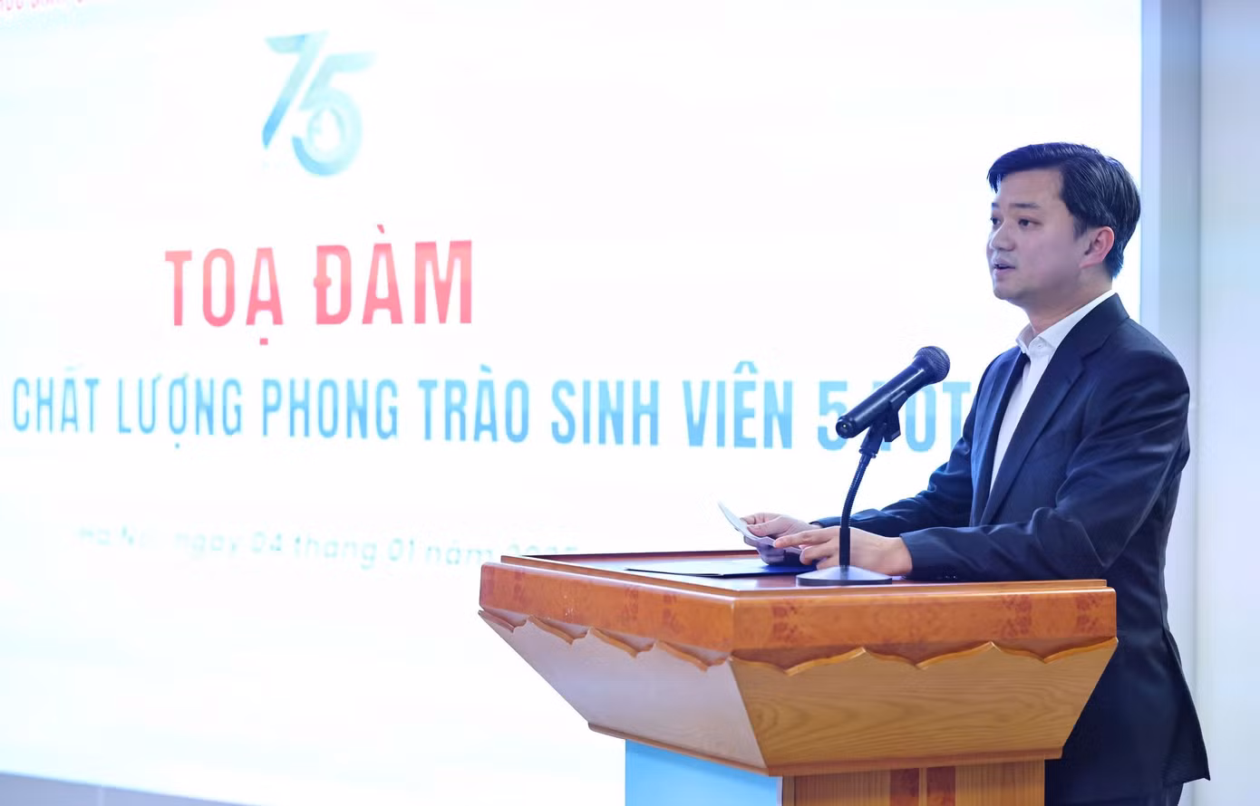Anh Nguyễn Minh Triết - Bí thư T.Ư Đoàn, Chủ tịch T.Ư Hội SVVN phát biểu khai mạc tọa đàm.