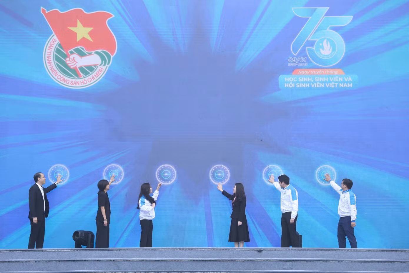 Nghi thức khai mạc Ngày hội học sinh, sinh viên toàn quốc “Connect Fest 2025”. Ảnh: Hoàng Ngọc