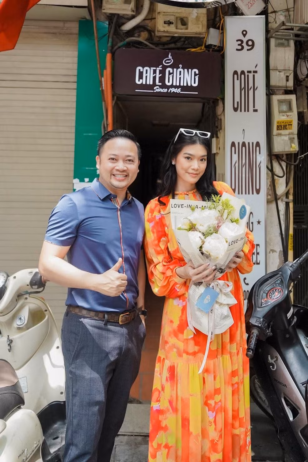 Nhiếp ảnh gia Tô Thanh Tân (trái) đồng hành cùng Hoa hậu Pricilia Carla Yules.