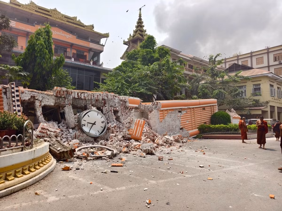 Tu viện Masoyein ở Mandalay bị phá hủy nhiều hạng mục quan trọng sau động đất. Ảnh: Facebook/Westernnews.