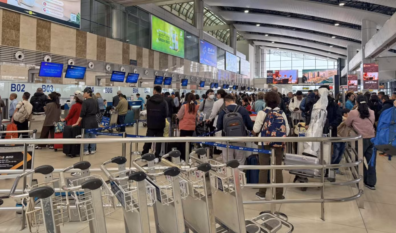 Hình ảnh khu vực check-in tại nhà ga hành khách T1 ở sân bay Nội Bài chiều 8/3. Hình ảnh khu vực check-in tại nhà ga hành khách T1 ở sân bay Nội Bài chiều 8/3.