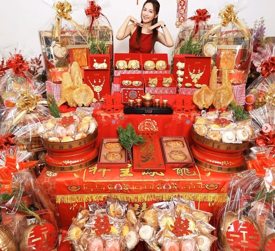 Mã Quốc Minh và Thang Lạc Văn tất bật chuẩn bị hôn lễ.