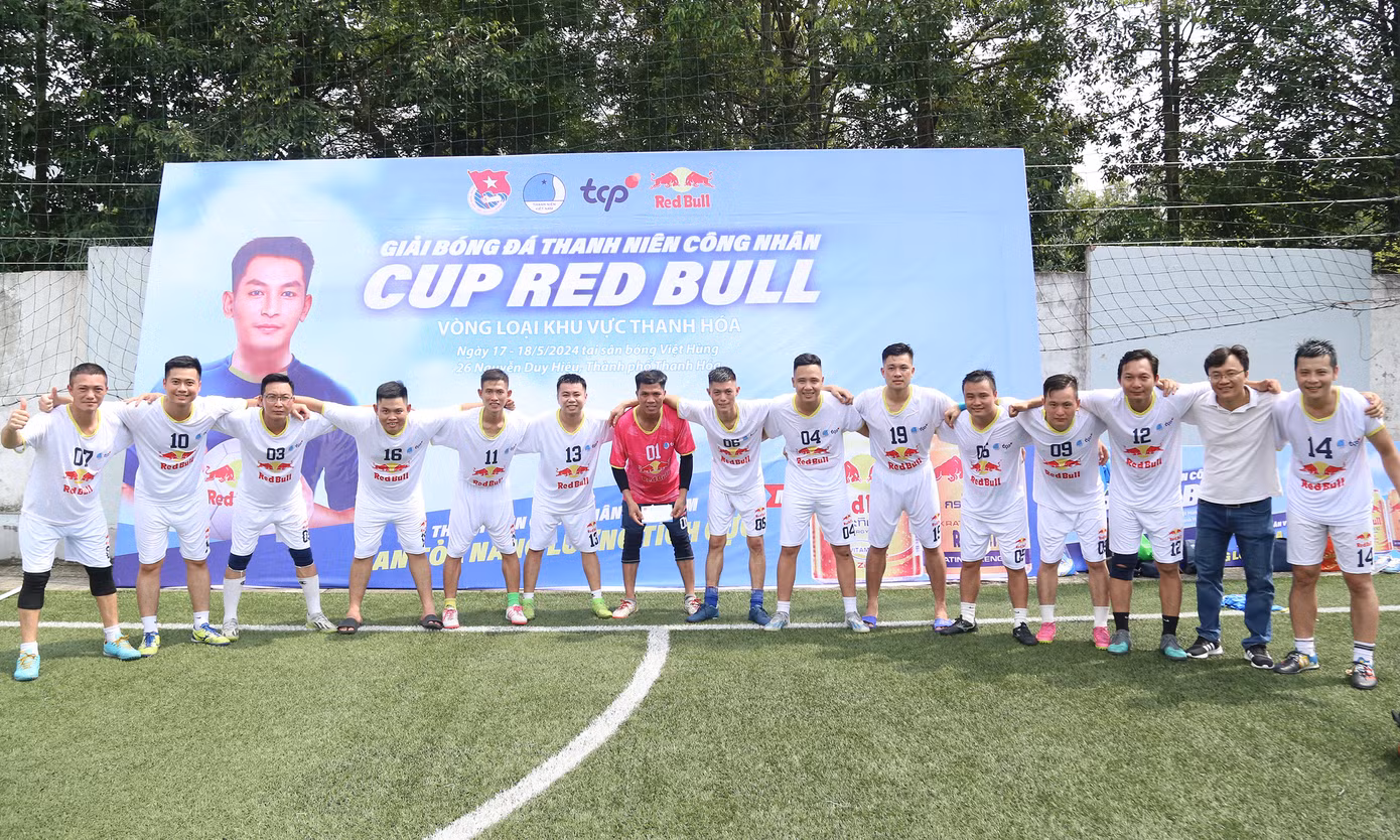 Đội bóng FC Công ty CP Đầu tư phát triển Vicenza đoạt giải Nhất.