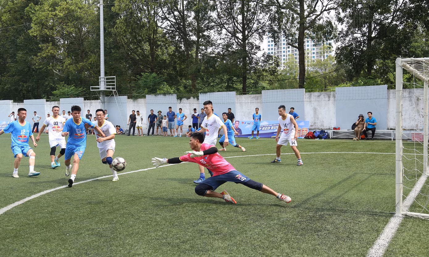 Trận chung kết Giải Bóng đá Thanh niên công nhân 2024 tại Thanh Hoá diễn ra kịch tính.