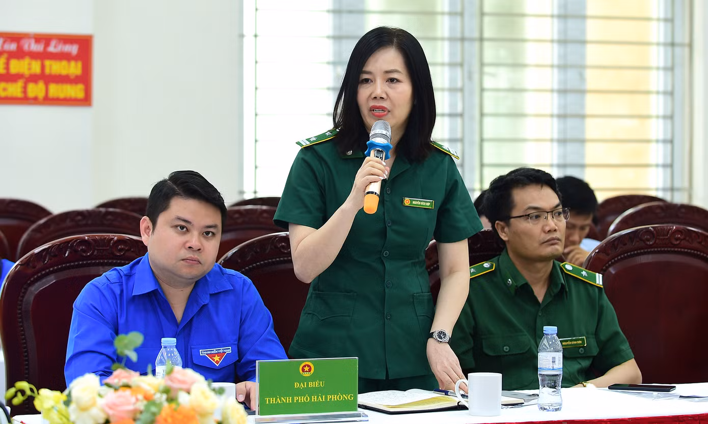 Chị Nguyễn Bích Hợp - Tổng đội TNXP Hải Phòng phát biểu ý kiến tại hội nghị. Ảnh: Xuân Tùng