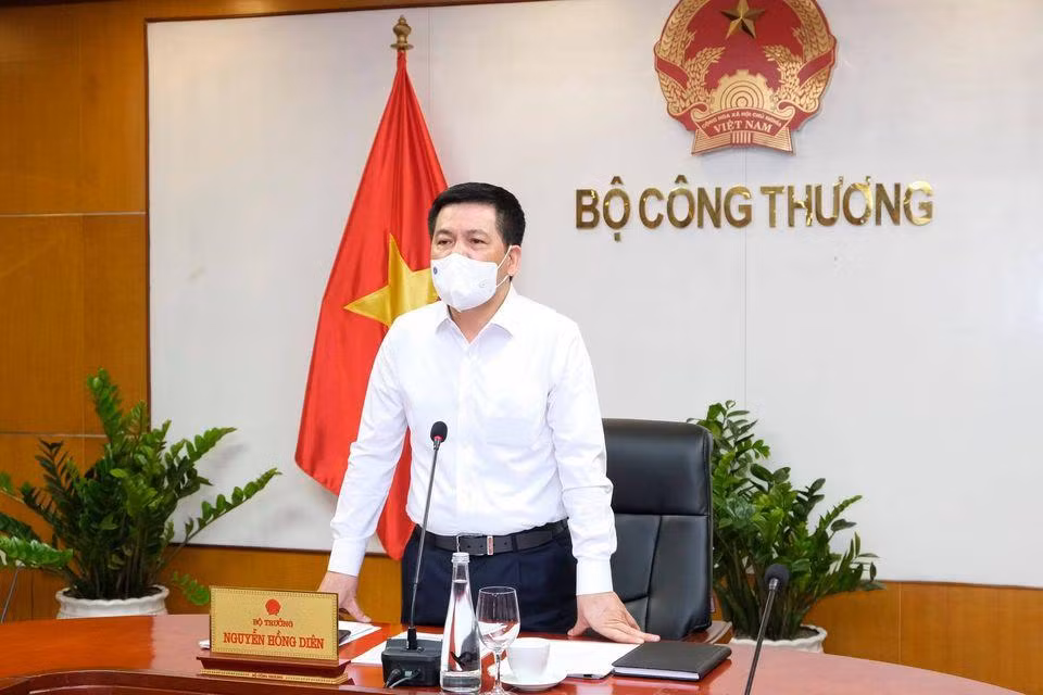 Bộ trưởng Nguyễn Hồng Diên cho rằng, trong lúc các thị trường tiêu thụ đều gặp khó, các địa phương cần đẩy mạnh phát triển thị trường nội địa, xác định thị trường trong nước là trọng tâm