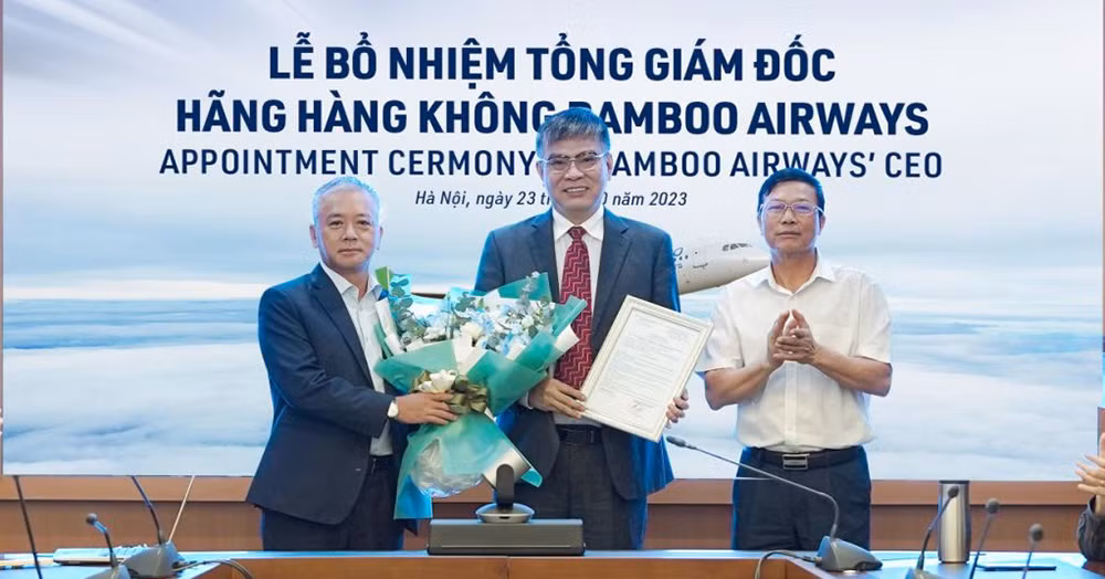 Ông Lương Hoài Nam (giữa) ngồi "ghế nóng" Tổng Giám đốc Bamboo Airways.