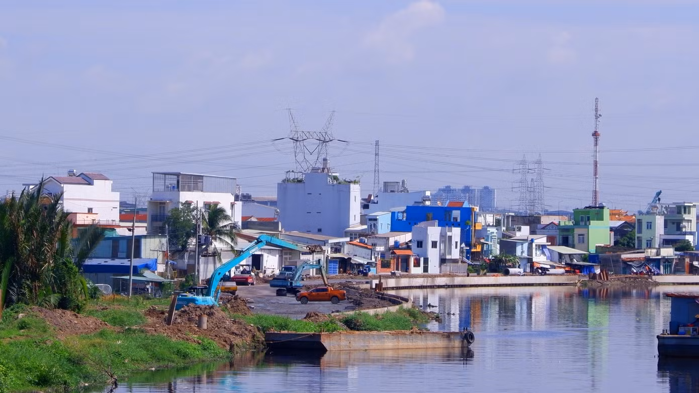 Quy mô chính của dự án gồm nạo vét dòng kênh, gia cố kèo bê tông dự ứng lực hai bên bờ kênh, xây dựng đường giao thông có bề rộng từ 7-12m dọc hai bên tuyến kênh, hệ thống hạ tầng kỹ thuật thu gom nước mưa, nước thải, công viên cây xanh và hệ thống chiếu sáng...