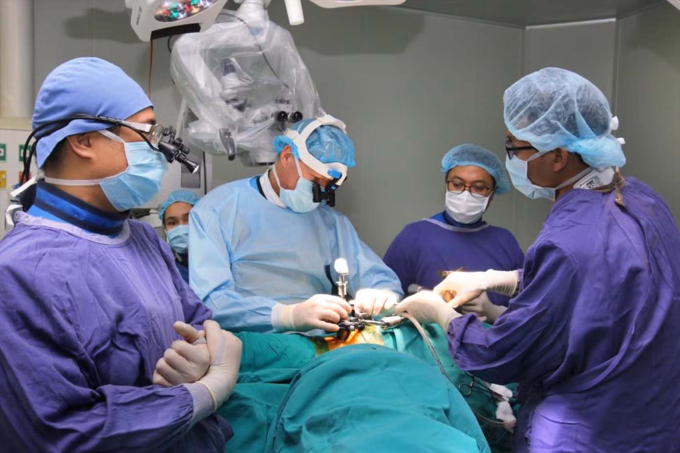 BV Việt Đức sẽ có đủ vật tư y tế để mổ cột sống cho bệnh nhân
