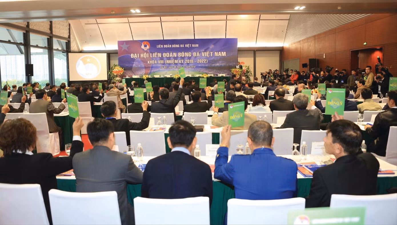 Cuộc đua nơi hậu trường VFF luôn nóng bỏng không kém những trận đấu trên sân cỏ Ảnh: Anh Đoàn