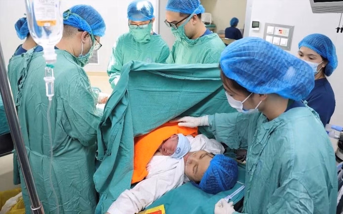 Mức sinh giảm ảnh hưởng đến cơ cấu dân số.