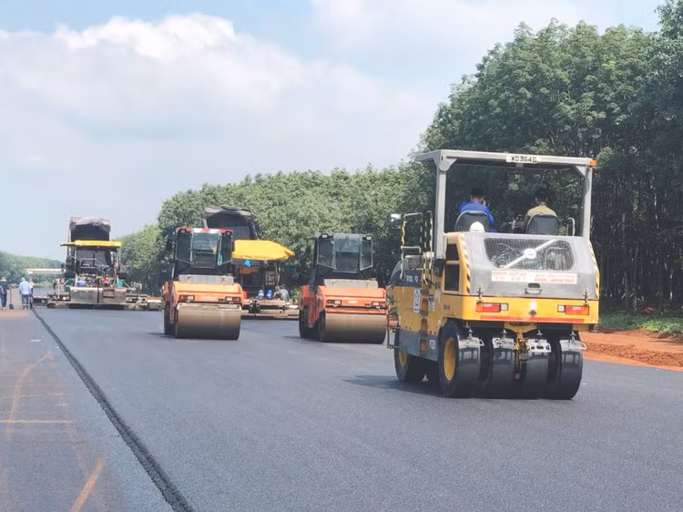 Theo Bộ GTVT, hiện có 27 dự án bước vào cao điểm “500 ngày đêm” để hoàn thành mục tiêu 3.000km đường cao tốc vào năm tới