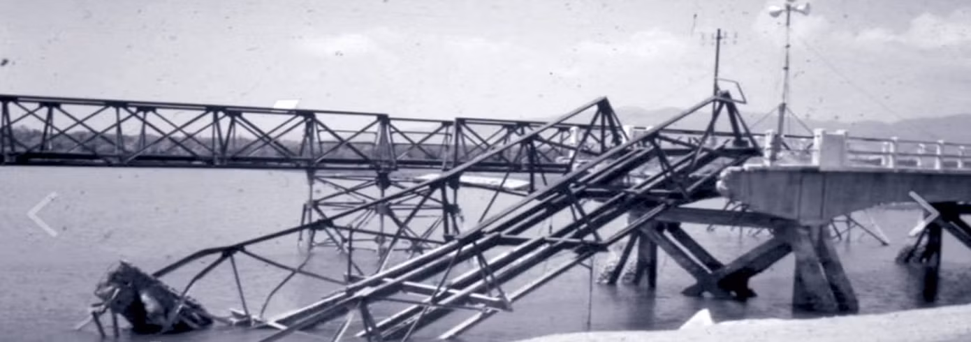 Cầu Cỏ May bị địch phá sập cuối tháng 4/1975 Ảnh: tư liệu