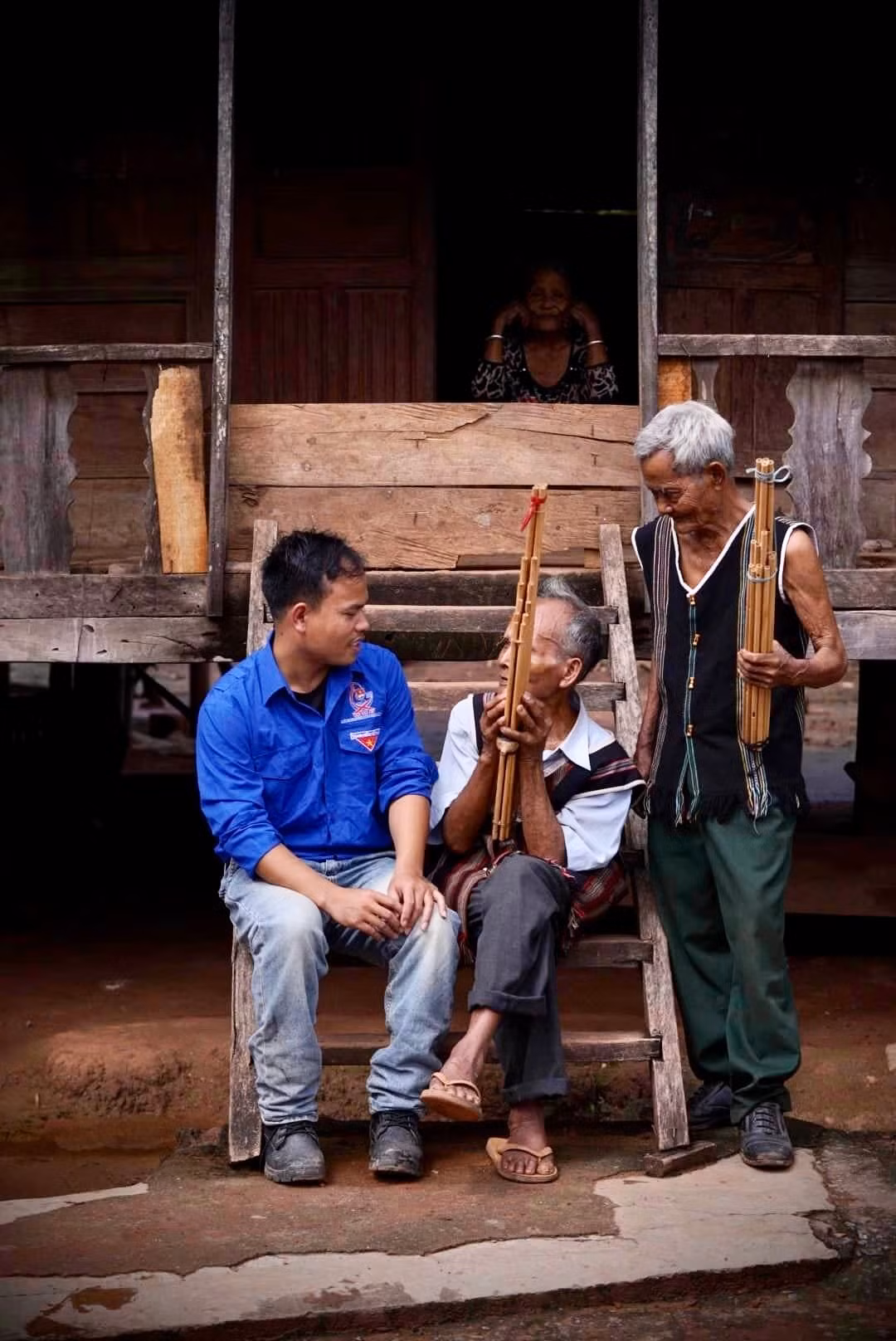 Hồ Tu Pông Ngởi sưu tầm, học hỏi các điệu khèn truyền thống từ các lão nghệ nhân