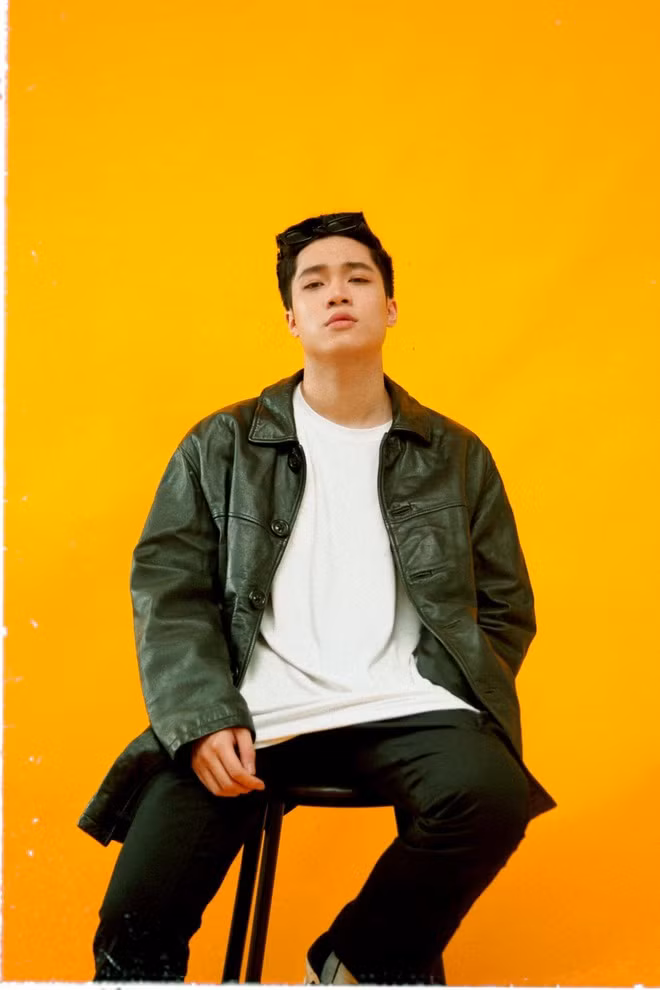 Coldzy tạo chú ý từ Rap Việt mùa 2, với ngoại hình được khen: “Đẹp trai hết nước chấm”.
