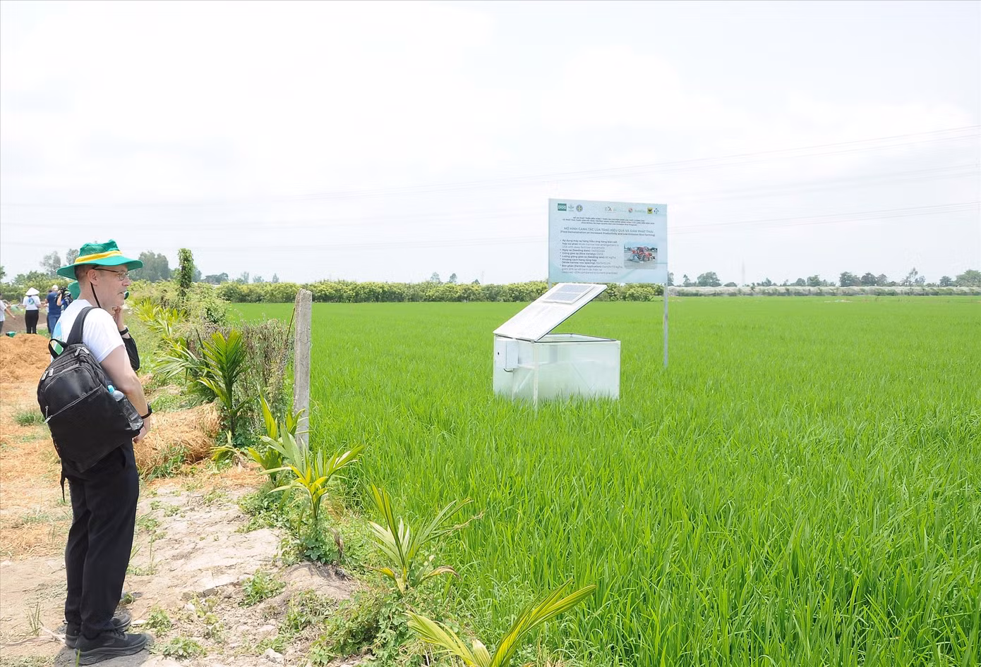 Thiết bị đo giảm phát thải tại mô hình ở quận Thốt Nốt, Cần Thơ ẢNH: CẢNH KỲ