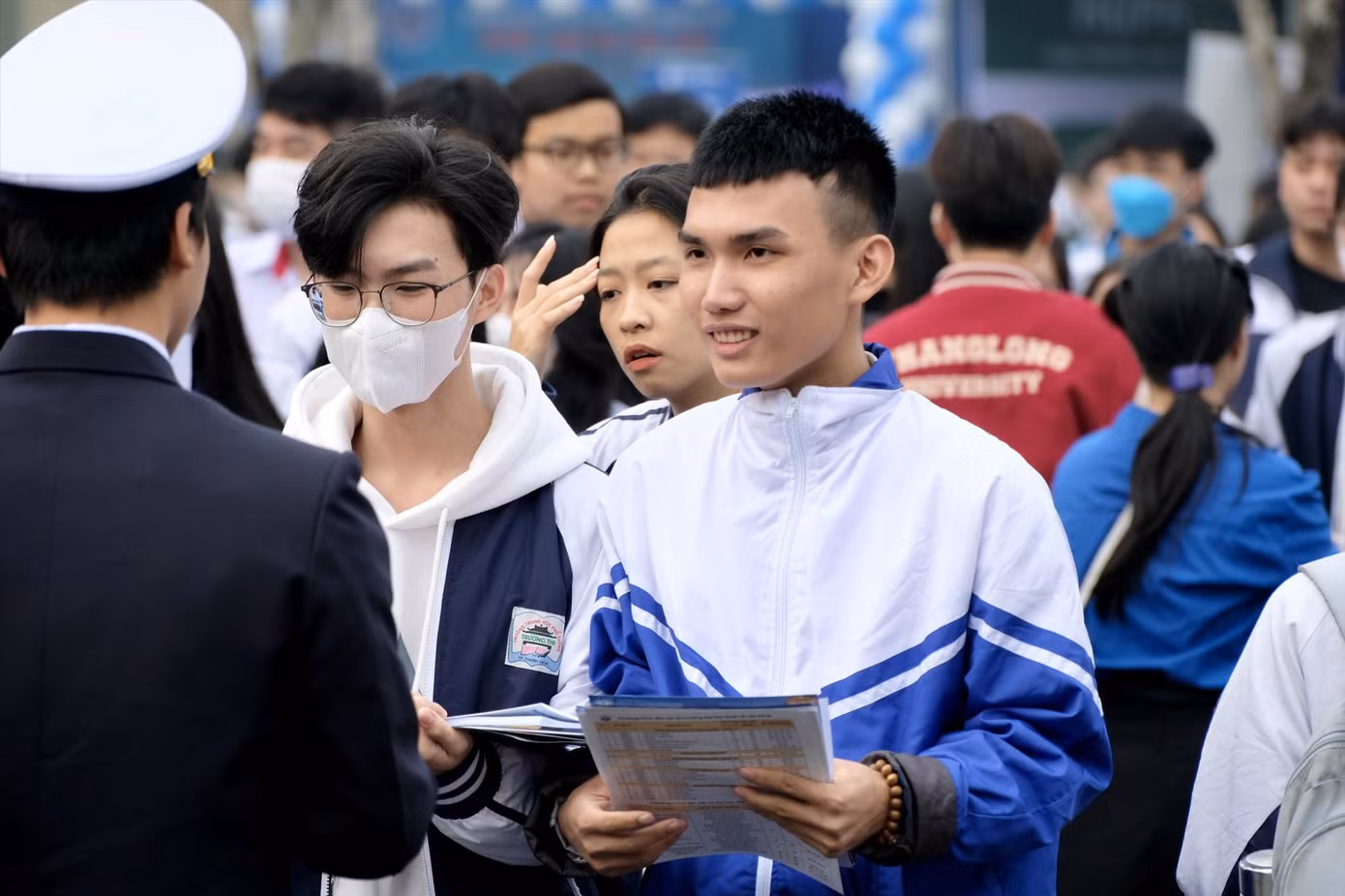 Thí sinh tham dự ngày hội tư vấn tuyển sinh năm 2024 Ảnh: Diệp An