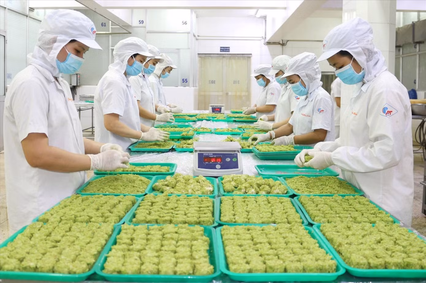 Công ty ATP có nhiều chương trình hỗ trợ, tặng quà… giúp công nhân yên tâm làm việc Ảnh: U.P