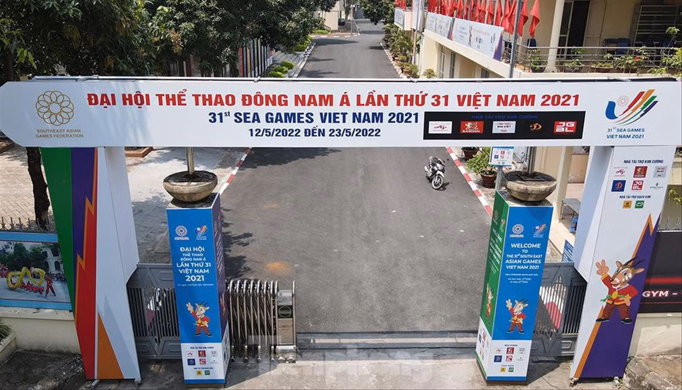 Nhà thi đấu Cầu Giấy, một trong những địa điểm tổ chức thi đấu tại SEA Games 31, sẵn sàng đón tiếp các VĐV, người hâm mộ Ảnh: NHƯ Ý