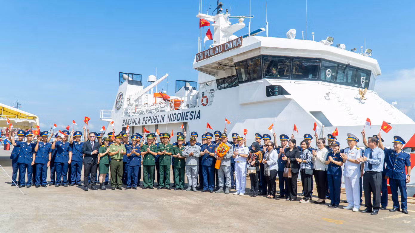 Các đại biểu chụp ảnh lưu niệm. Nguồn: Bộ Tư lệnh Vùng Cảnh sát biển 3