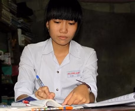 Tuy nghèo nhưng gia đình nhỏ của Ô Xin luôn hạnh phúc và tràn ngập tình yêu thương - Ảnh: Đan Ngọc.